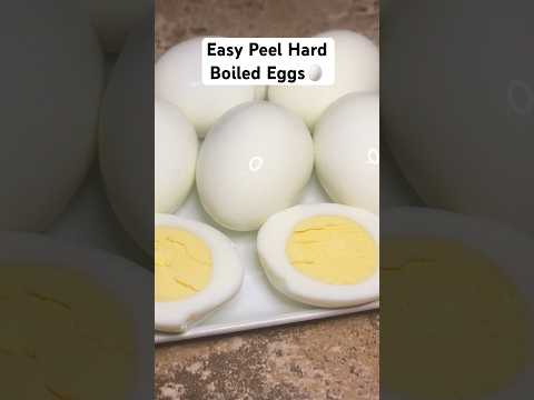 Hard boiled eggs that are super easy to peel!! #shorts #egg #hardboiledegg #boiledegg