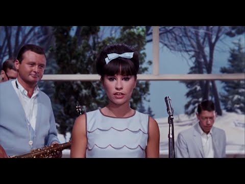 Astrud Gilberto & Stan Getz - The Girl from Ipanema | Film: Get Yourself a College Girl (1964) [4K]