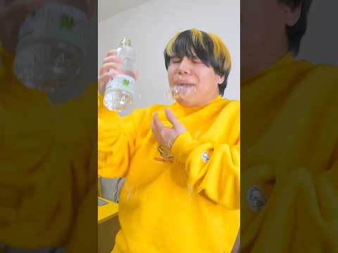 【検証】水をめっちゃ早く飲む方法があるらしい！？ #Shorts