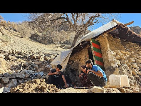 Nomadic Life: Building a Kitchen Hut 🛖 Omid’s Family Faces the Extreme Cold ❄️