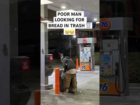 POOR MAN LOOKING FOR BREAD IN TRASH 🗑️🗑️😔😔🇺🇸🇺🇸 #homeless #american #california #shorts