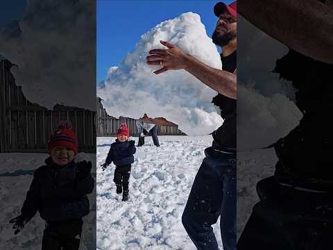 Bolas de Nieve que Se Convirtió en Batalla Épica