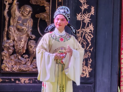 Watched  Cantonese opera at the Ancestral Temple (Zumiao) in Foshan city, Foshan private tour guide