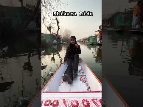 Dal lake Shikara Ride at Kashmir…..#kashmir #srinagar #youtubeshorts #travelvlog #snow  #dallake