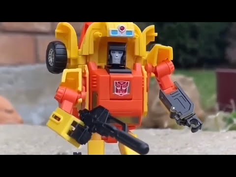 New Transformers Sandstorm action figure by Dr Wu quick look