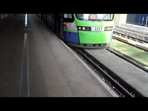 Variobahn 2557 London Tramlink Switching Headlights at Wimbledon Platform 10a for Beckenham Junction