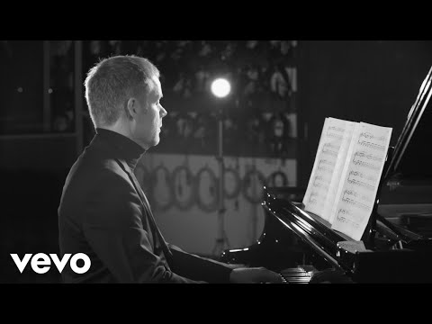 Max Richter - Prelude 6 (Live Performance)