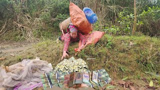 Amazing moment when girl discovers money on the way to scrap metal || Ly Thi Phuong