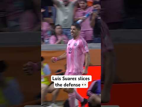 Luis Suarez dances past the defense for incredible goal 😮‍💨