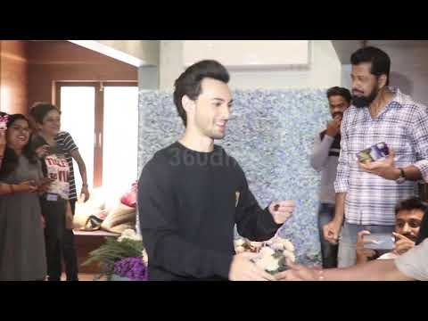 Loveratri Actor Aayush Sharma Celebrates His Birthday and Cuts Cake With Media