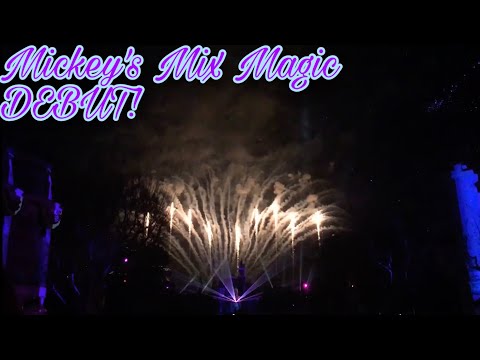 NEW! Mickey’s Mix Magic Projection Firework Show at Disneyland First Showing