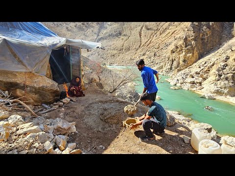 Omid's help to Ali to complete the roof of the house, returning to the hut and continuing to build