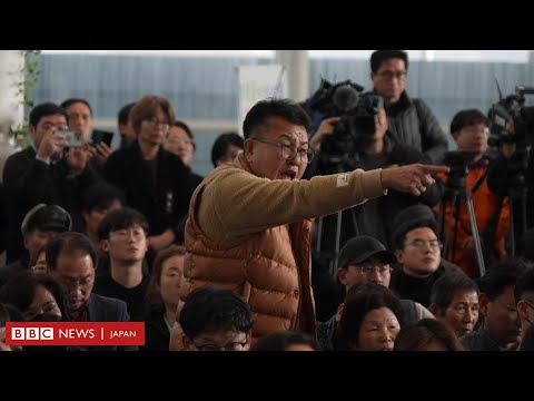 警察は「役立たず」、空港で怒号飛び交う　韓国旅客機事故の遺族の悲しみと怒り