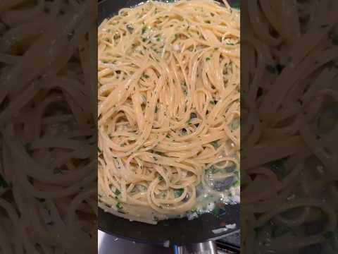 Pasta aglio e olio #cooking #cookingchannel #recipe #cookingshow #food #foodshow #easyrecipe #pasta