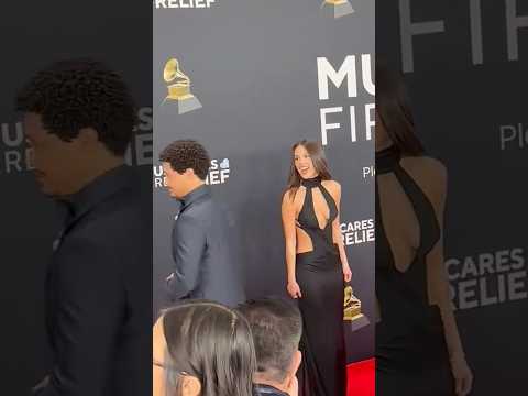 Olivia Rodrigo FUNNIEST Red Carpet at Grammys 2025 #celebrity