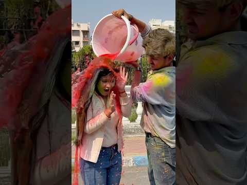 New Video Kaisi lagi😜 #prashulovers #prasvcreation #layekfam #funny #holi #love #couple #happyholi