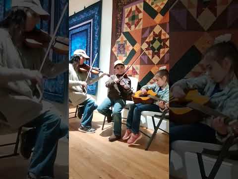 Molly, Silas and Mom play a tune. ❤️❤️