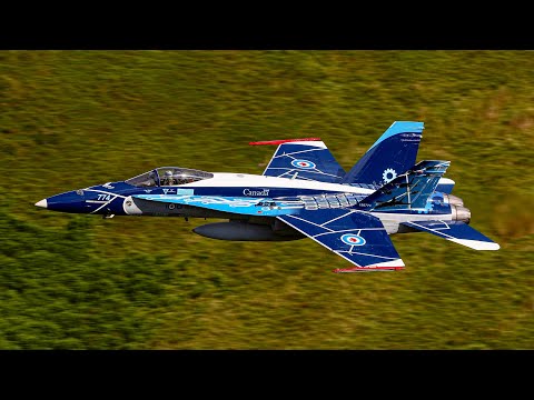 THE STUNNING CANADIAN CF-18 SHOWING THE LOCALS HOW TO FLY THE MACH LOOP 4-K