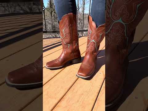 #Ariat #ariat #cowgirlboots #westernwear #boots #westernboots #cowgirls #cowgirlfashion