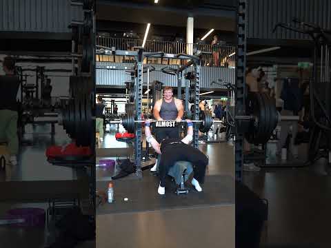 BENCHING 600LBS IN COLLEGE...