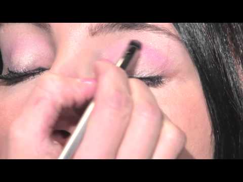 How to Put on Eye Makeup