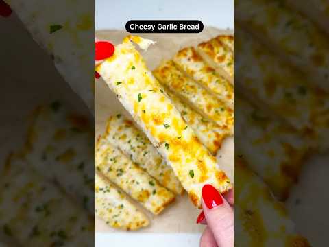 Cheesy Garlic Bread 🧀🧄🥖 #garlicbread #cheesygarlicbread #garlicbreadrecipe