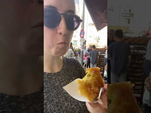 I tried amazing Turkish street food #baklava #turkiye #travel