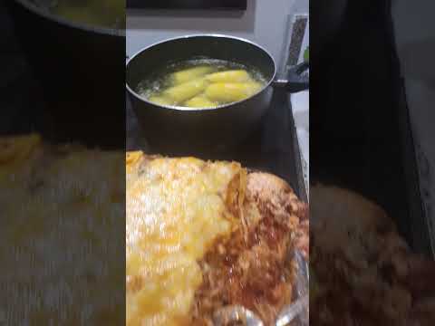 BAKED SPAGHETTI/LASAGNA FRIED CHICKEN, CORN  GARLIC BREAD( MADE BY RESA( HER VIDEO COMING SOON)