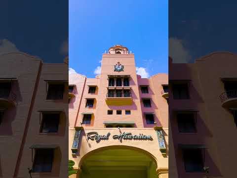 We Stayed In Hawaii’s Most Famous Hotel 🏝️