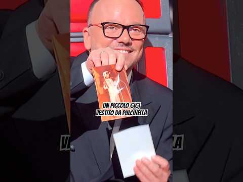 Gigi, da vero napoletano DOC, vestito da Pulcinella alla recita scolastica #TheVoiceSenior