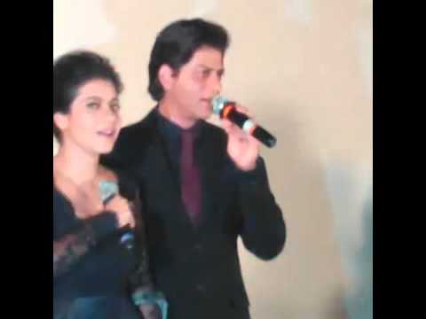 Shahrukh Khan & Kajol joking at 1000 Weeks of DDLJ event 12/12/2014