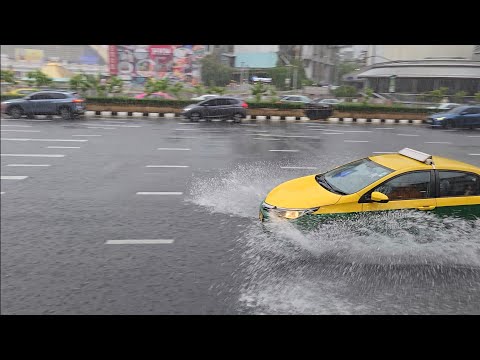 Heavy rain storm in Bangkok Thailand 🇹🇭