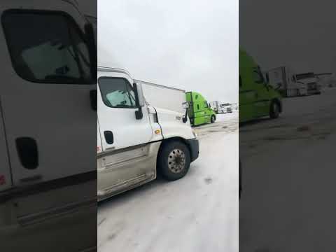 TRUCKING Episode  |  That's going on here ?